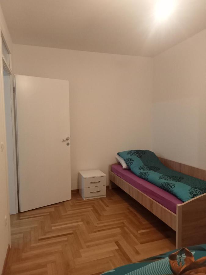 Rooms Near The Airport ซาราเยโว ภายนอก รูปภาพ