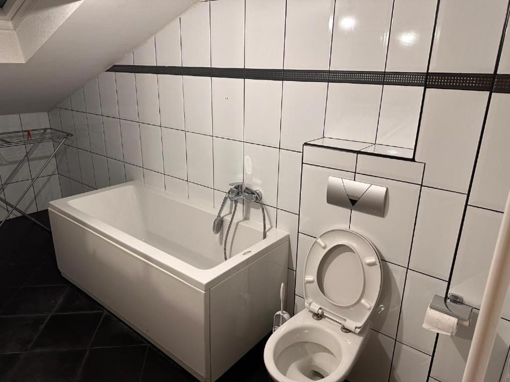 Rooms Near The Airport ซาราเยโว ภายนอก รูปภาพ