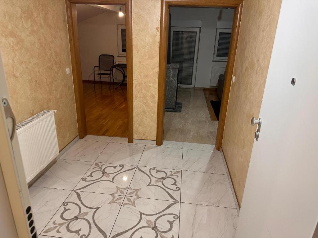 Rooms Near The Airport ซาราเยโว ภายนอก รูปภาพ